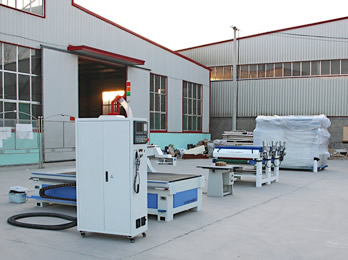 西科工廠木門櫥柜門生產線待發貨現場實拍